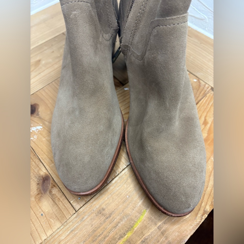 UGG Kingsburg Ankle Boot Coffee Grounds Tan Beige Suede Heel Booties  sz 7 used - Picture 12 of 12
